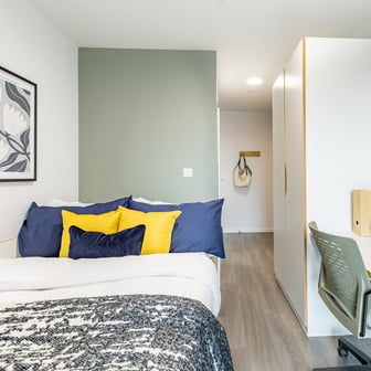 Bronze En Suite - Image 1
